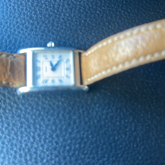 Coach tan strap watch in good condition. - Picture 9 of 9
